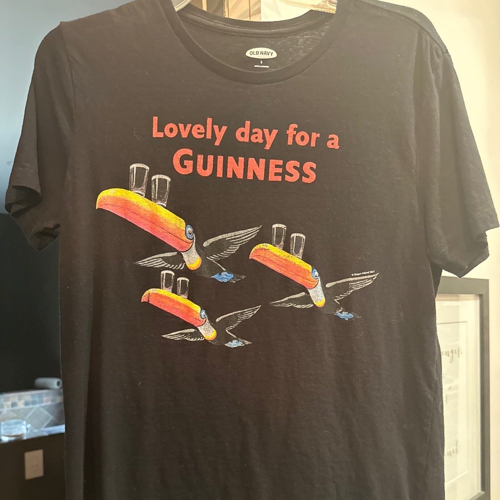 Old navy graphic tee